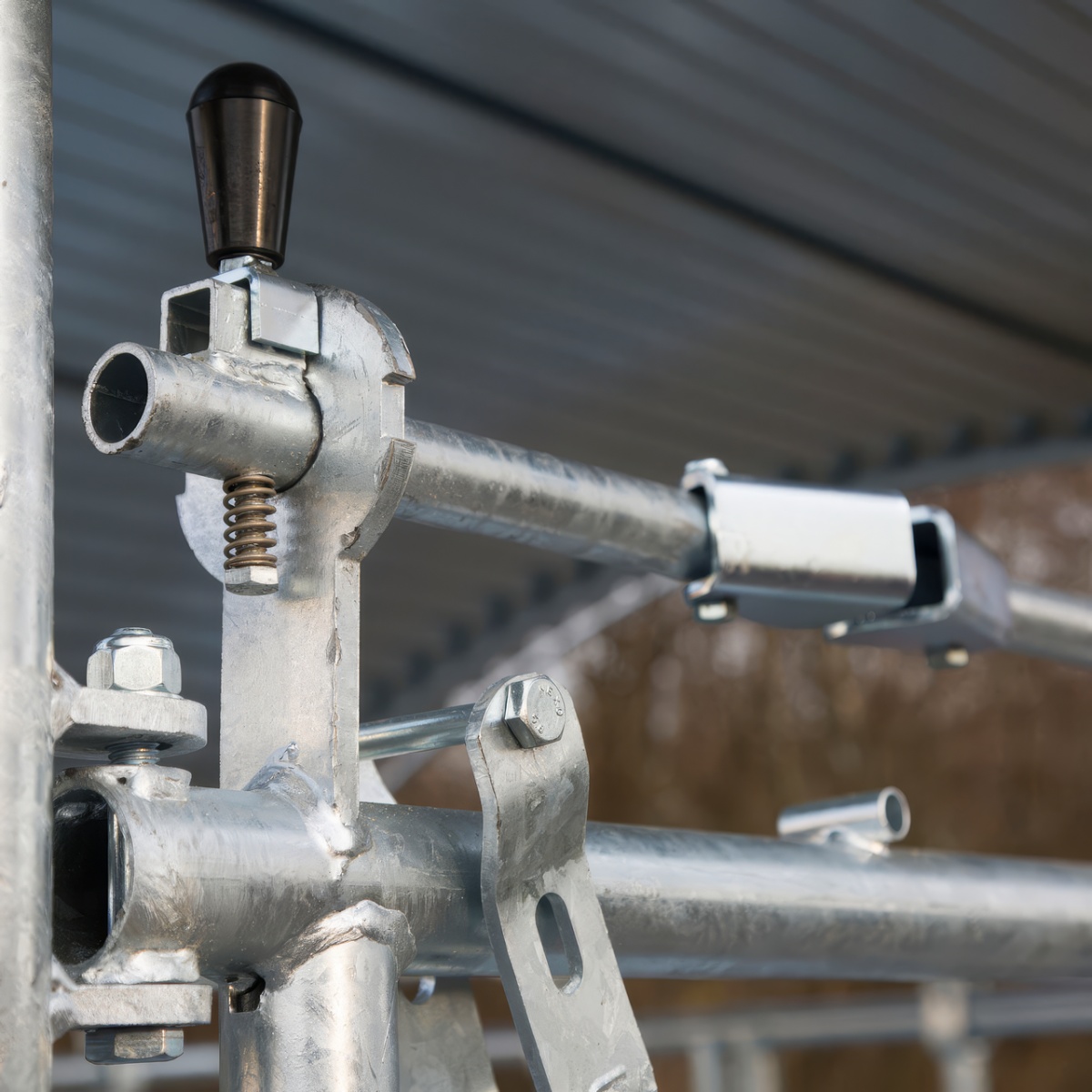 5396-iesle-patrata-cu-acoperis-si-12-locuri-de-hranire-cu-autoblocare 5396-iesle-patrata-cu-acoperis-si-12-locuri-de-hranire-cu-autoblocare